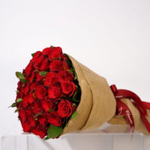 وردة حمراء كلاسيكية مميزة